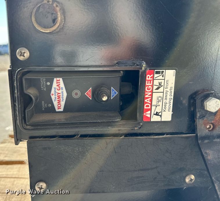 image for item ER8042 Tommy Gate end gate lift