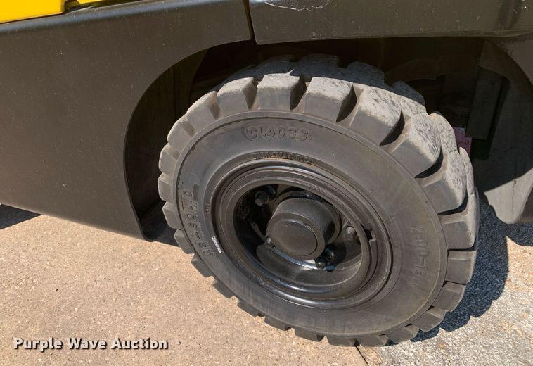 image for item JT9679 2014 Hyster H80FT forklift