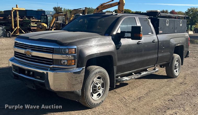 image for item LR9516 2016 Chevrolet Silverado 2500HD Double Cab pickup truck