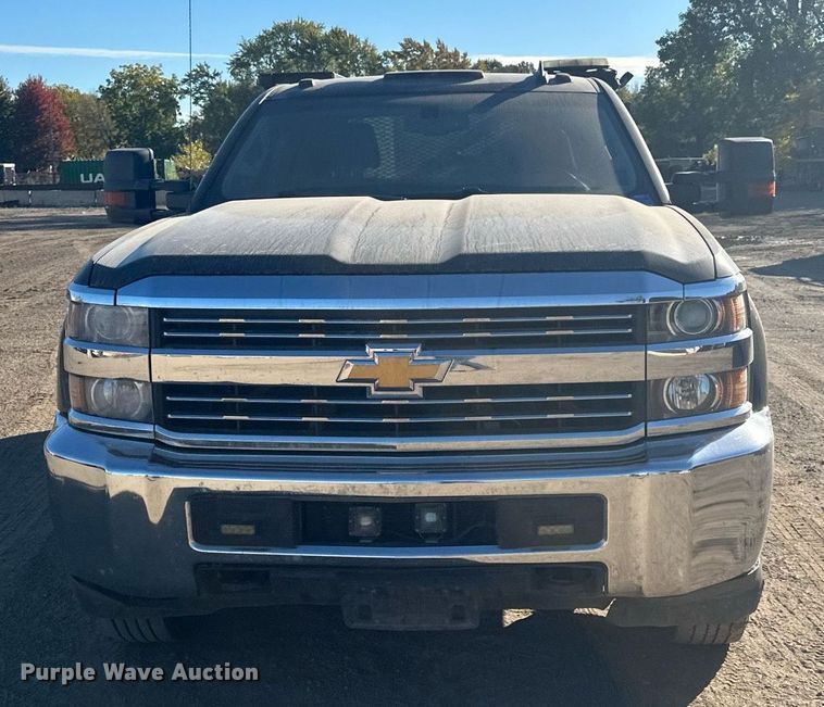 image for item LR9516 2016 Chevrolet Silverado 2500HD Double Cab pickup truck