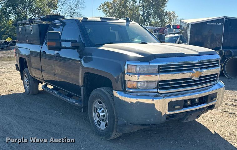 image for item LR9516 2016 Chevrolet Silverado 2500HD Double Cab pickup truck