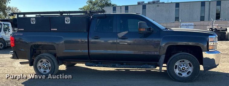 image for item LR9516 2016 Chevrolet Silverado 2500HD Double Cab pickup truck