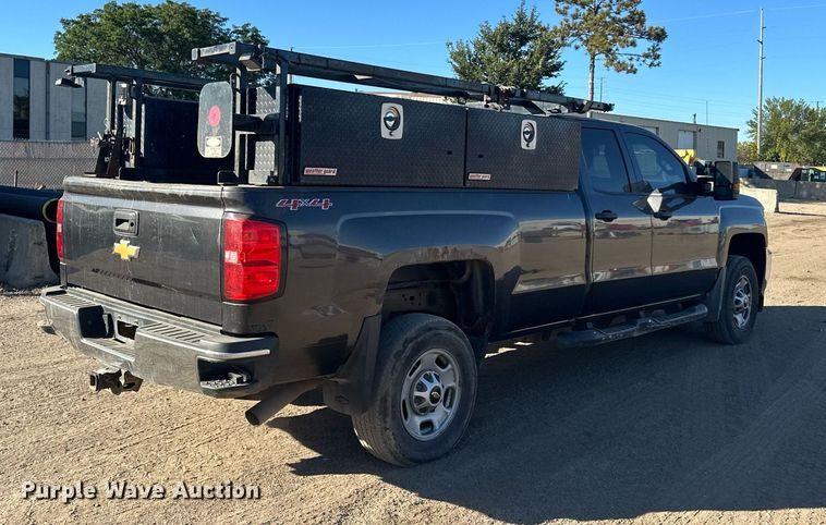 image for item LR9516 2016 Chevrolet Silverado 2500HD Double Cab pickup truck