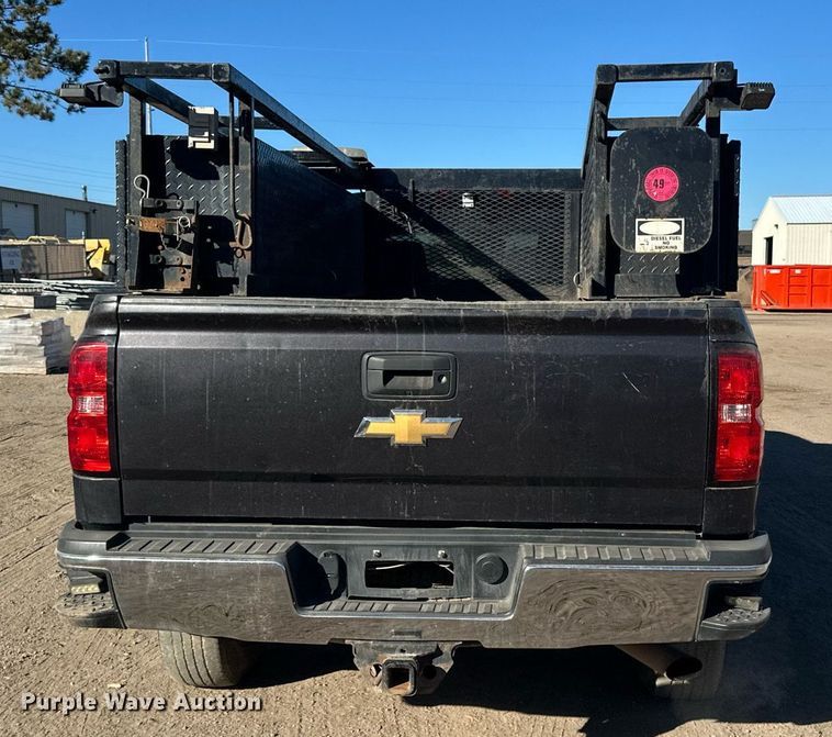 image for item LR9516 2016 Chevrolet Silverado 2500HD Double Cab pickup truck