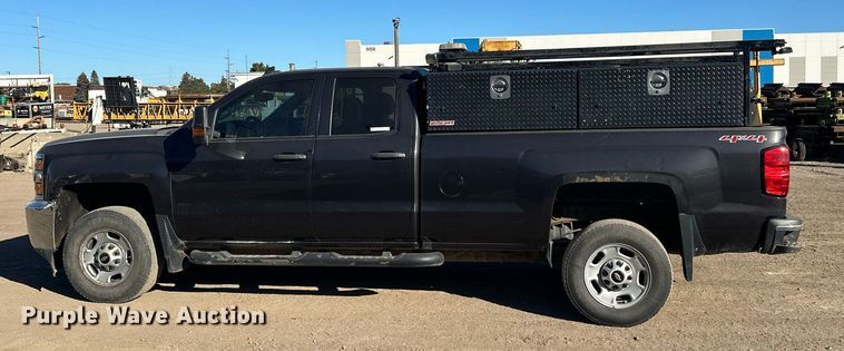 image for item LR9516 2016 Chevrolet Silverado 2500HD Double Cab pickup truck