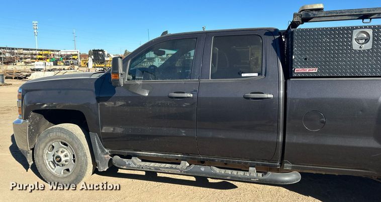 image for item LR9516 2016 Chevrolet Silverado 2500HD Double Cab pickup truck