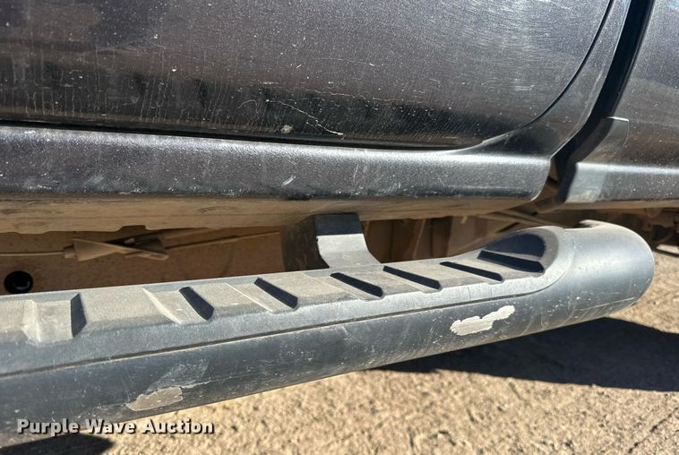 image for item LR9516 2016 Chevrolet Silverado 2500HD Double Cab pickup truck