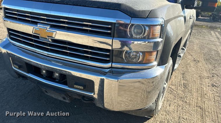 image for item LR9516 2016 Chevrolet Silverado 2500HD Double Cab pickup truck