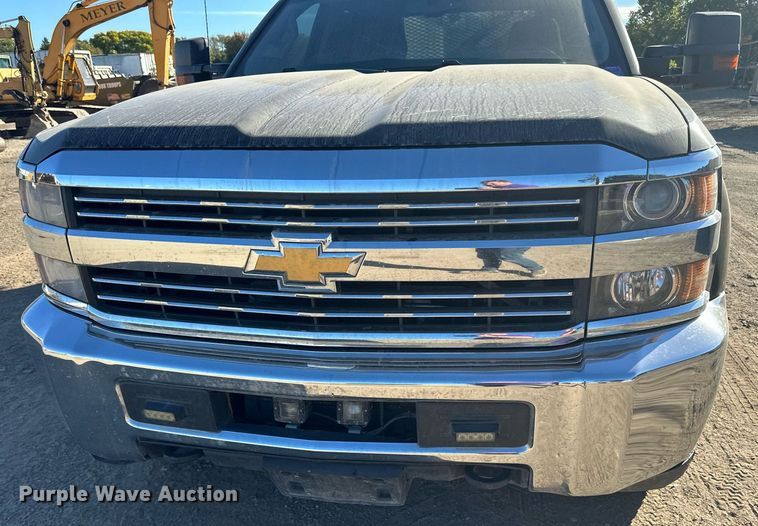 image for item LR9516 2016 Chevrolet Silverado 2500HD Double Cab pickup truck