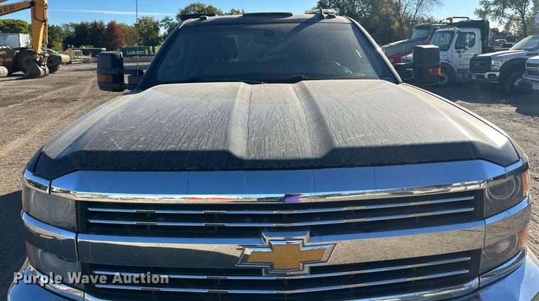 image for item LR9516 2016 Chevrolet Silverado 2500HD Double Cab pickup truck