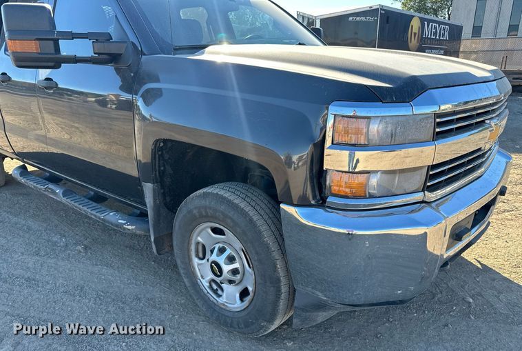image for item LR9516 2016 Chevrolet Silverado 2500HD Double Cab pickup truck