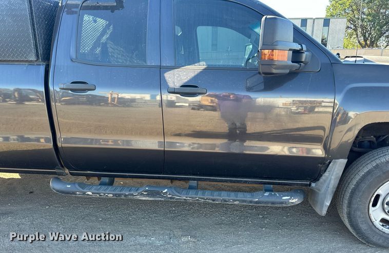 image for item LR9516 2016 Chevrolet Silverado 2500HD Double Cab pickup truck