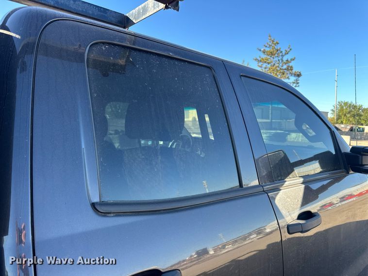 image for item LR9516 2016 Chevrolet Silverado 2500HD Double Cab pickup truck