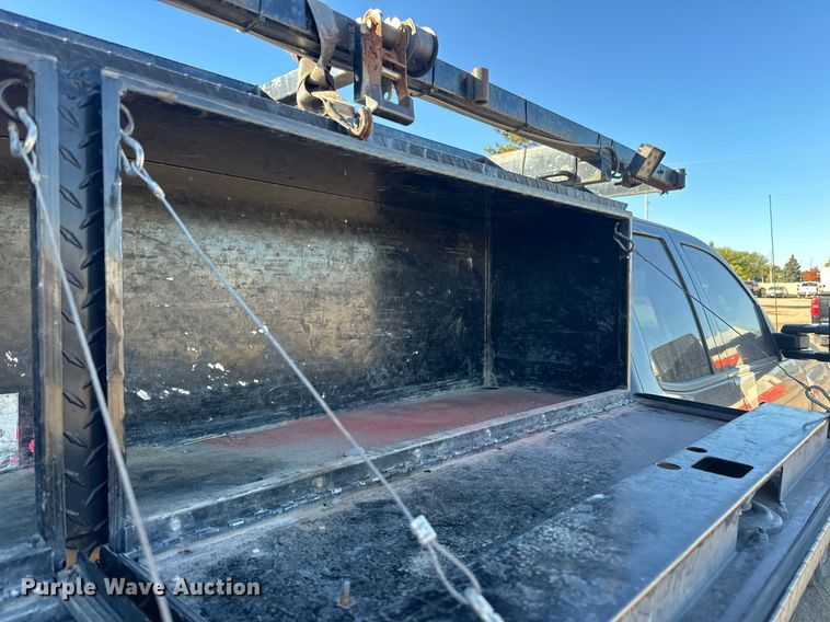 image for item LR9516 2016 Chevrolet Silverado 2500HD Double Cab pickup truck