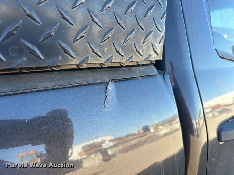 image for item LR9516 2016 Chevrolet Silverado 2500HD Double Cab pickup truck