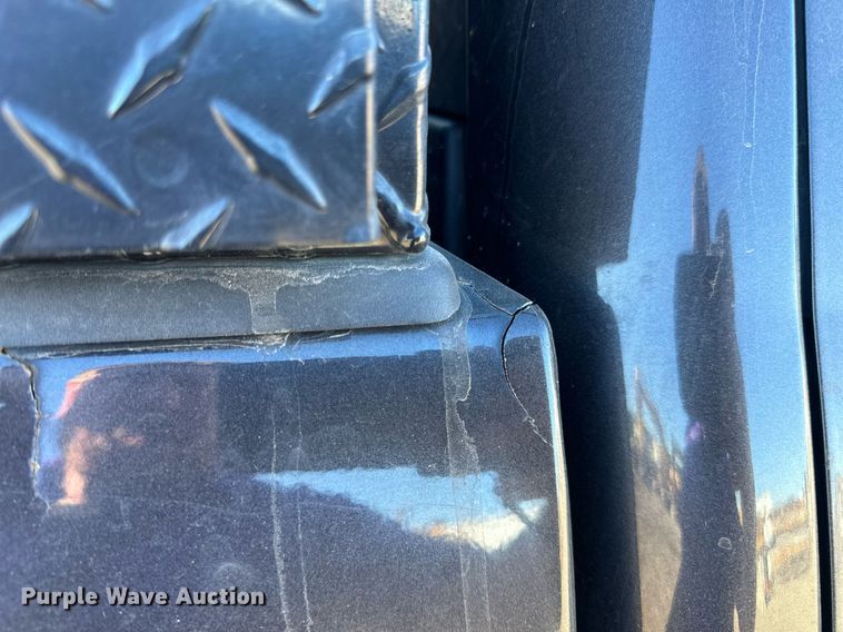 image for item LR9516 2016 Chevrolet Silverado 2500HD Double Cab pickup truck