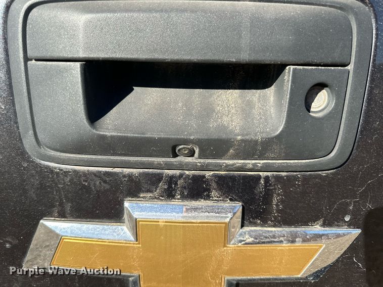 image for item LR9516 2016 Chevrolet Silverado 2500HD Double Cab pickup truck