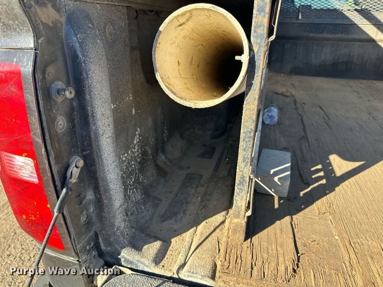 image for item LR9516 2016 Chevrolet Silverado 2500HD Double Cab pickup truck