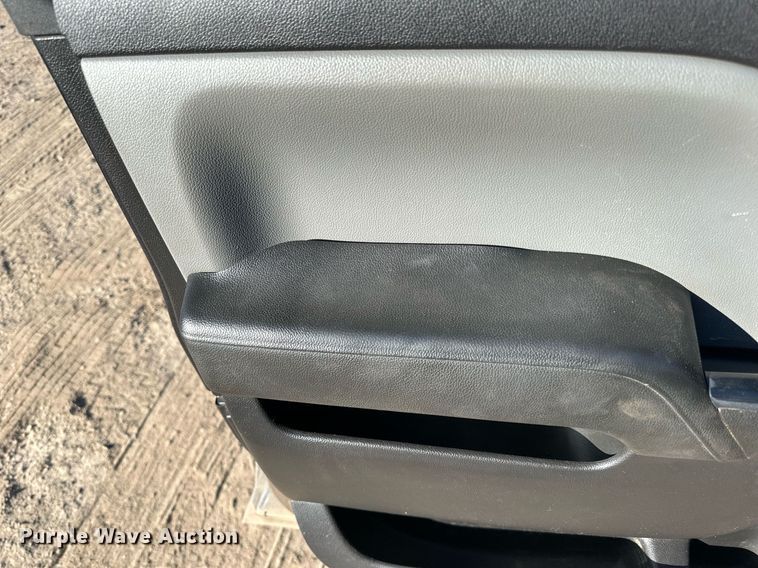 image for item LR9516 2016 Chevrolet Silverado 2500HD Double Cab pickup truck