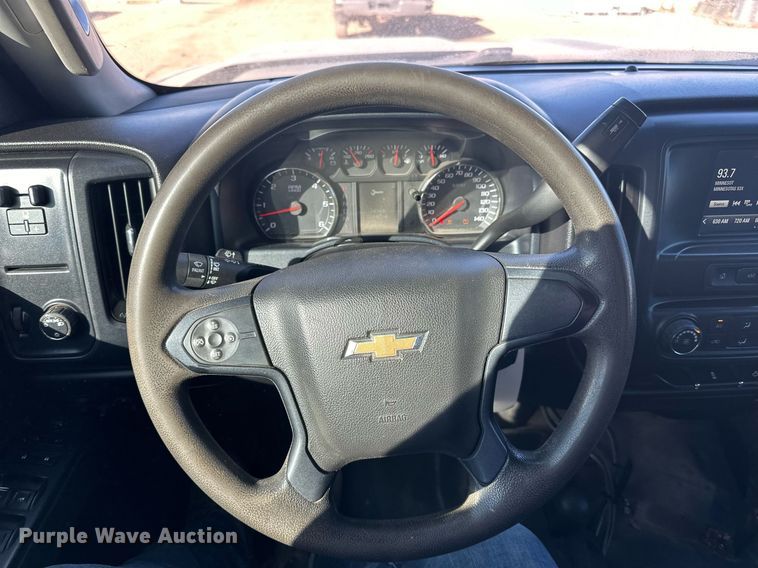 image for item LR9516 2016 Chevrolet Silverado 2500HD Double Cab pickup truck