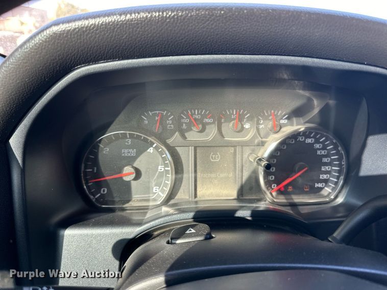 image for item LR9516 2016 Chevrolet Silverado 2500HD Double Cab pickup truck