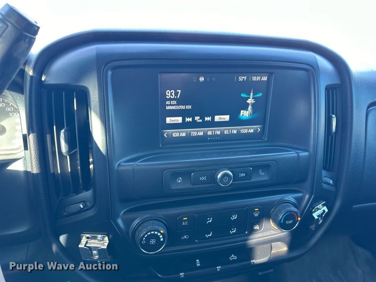 image for item LR9516 2016 Chevrolet Silverado 2500HD Double Cab pickup truck