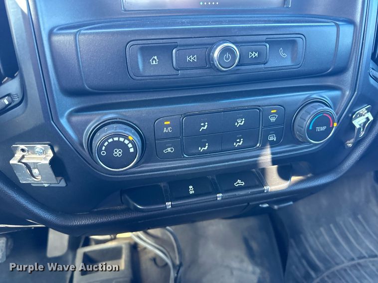 image for item LR9516 2016 Chevrolet Silverado 2500HD Double Cab pickup truck