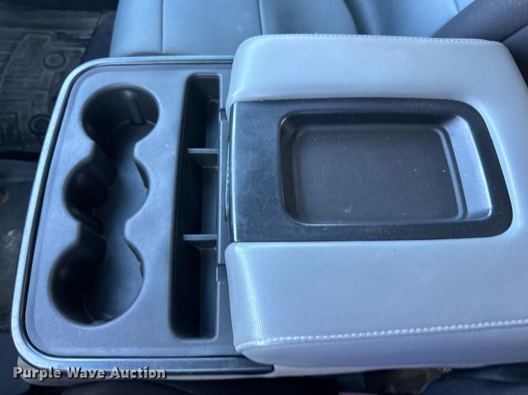 image for item LR9516 2016 Chevrolet Silverado 2500HD Double Cab pickup truck