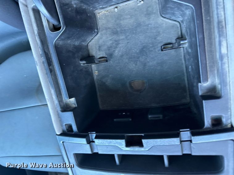 image for item LR9516 2016 Chevrolet Silverado 2500HD Double Cab pickup truck