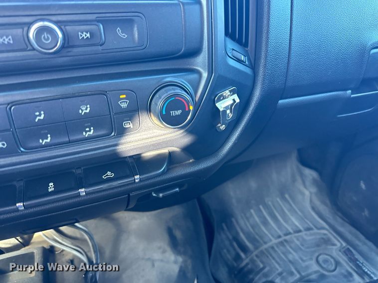 image for item LR9516 2016 Chevrolet Silverado 2500HD Double Cab pickup truck