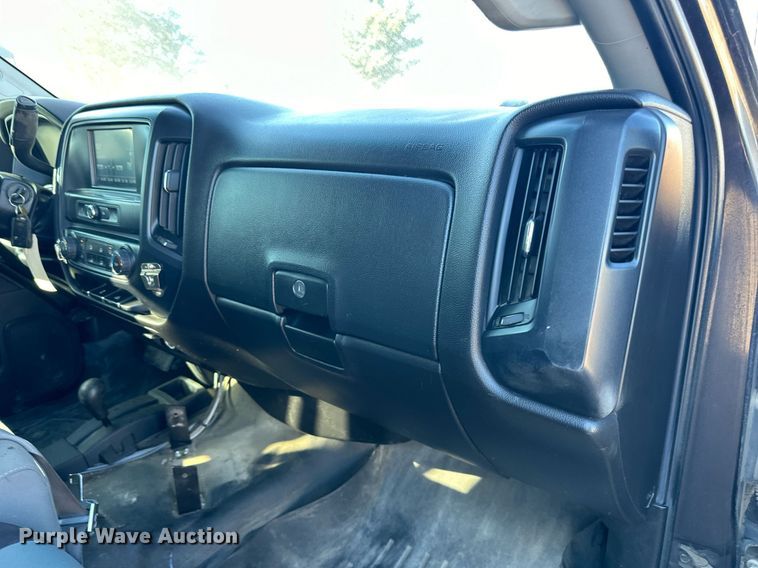 image for item LR9516 2016 Chevrolet Silverado 2500HD Double Cab pickup truck