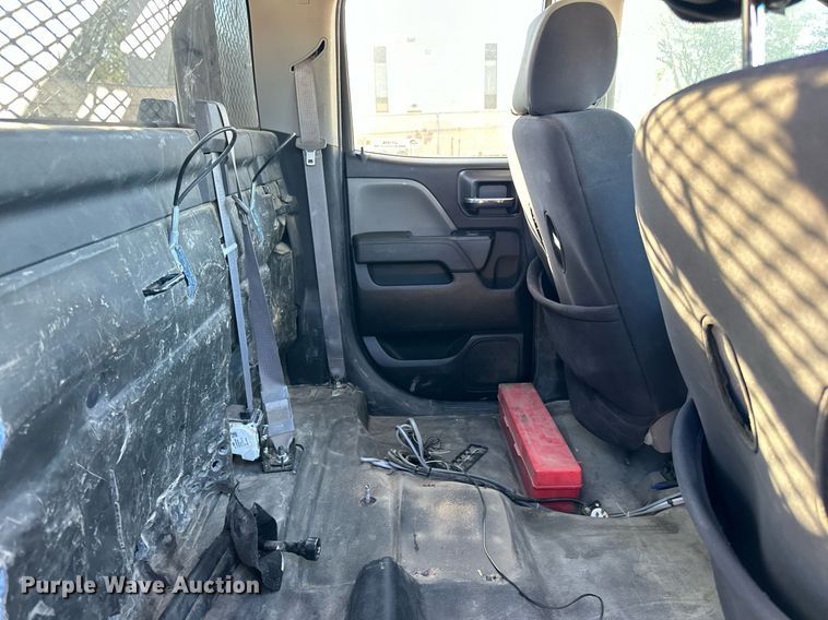 image for item LR9516 2016 Chevrolet Silverado 2500HD Double Cab pickup truck