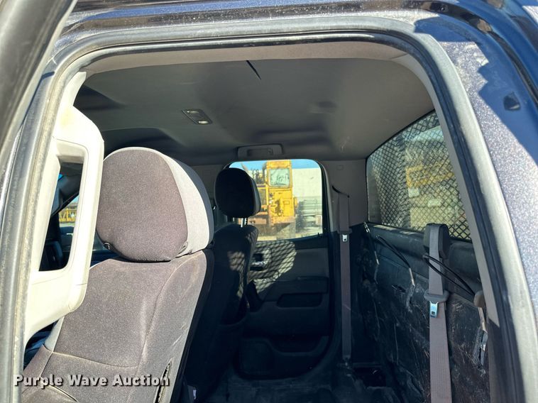 image for item LR9516 2016 Chevrolet Silverado 2500HD Double Cab pickup truck