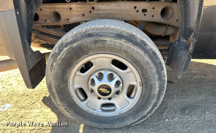 image for item LR9516 2016 Chevrolet Silverado 2500HD Double Cab pickup truck