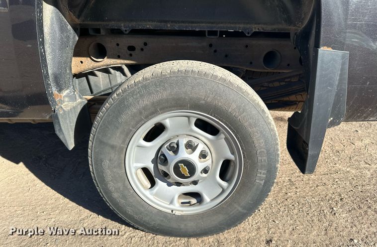 image for item LR9516 2016 Chevrolet Silverado 2500HD Double Cab pickup truck