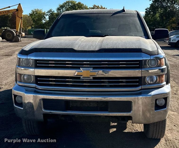 image for item LR9517 2016 Chevrolet Silverado 2500HD Double Cab pickup truck