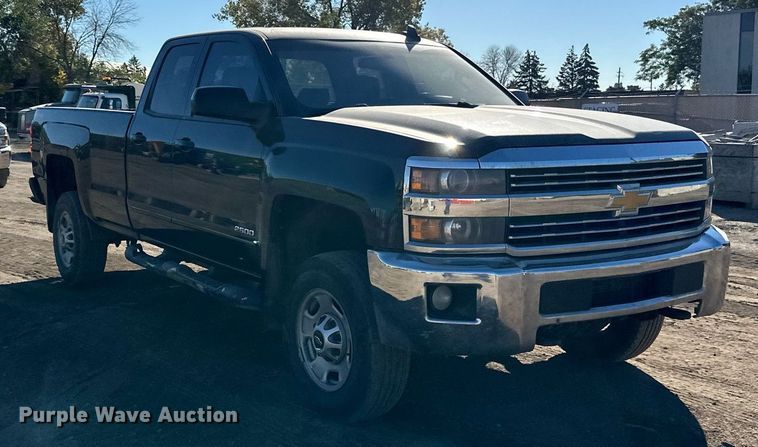 image for item LR9517 2016 Chevrolet Silverado 2500HD Double Cab pickup truck