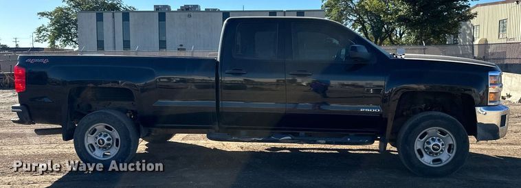 image for item LR9517 2016 Chevrolet Silverado 2500HD Double Cab pickup truck