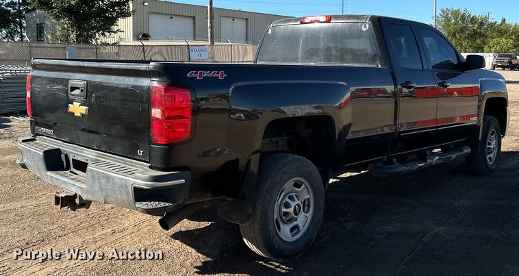 image for item LR9517 2016 Chevrolet Silverado 2500HD Double Cab pickup truck