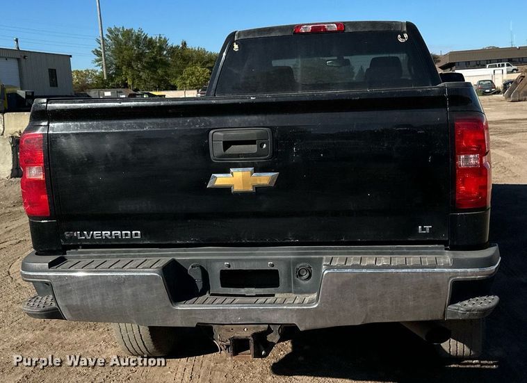 image for item LR9517 2016 Chevrolet Silverado 2500HD Double Cab pickup truck