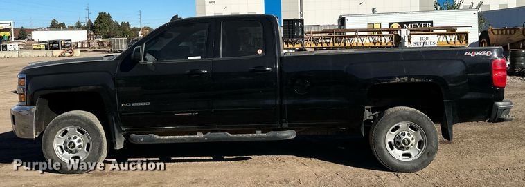 image for item LR9517 2016 Chevrolet Silverado 2500HD Double Cab pickup truck
