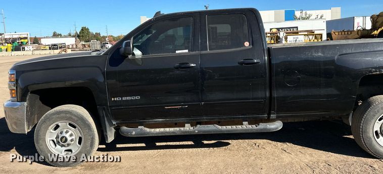 image for item LR9517 2016 Chevrolet Silverado 2500HD Double Cab pickup truck