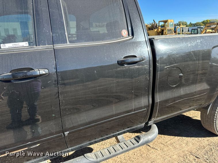 image for item LR9517 2016 Chevrolet Silverado 2500HD Double Cab pickup truck