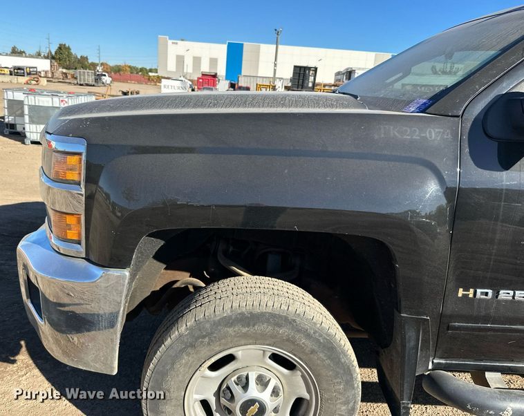 image for item LR9517 2016 Chevrolet Silverado 2500HD Double Cab pickup truck