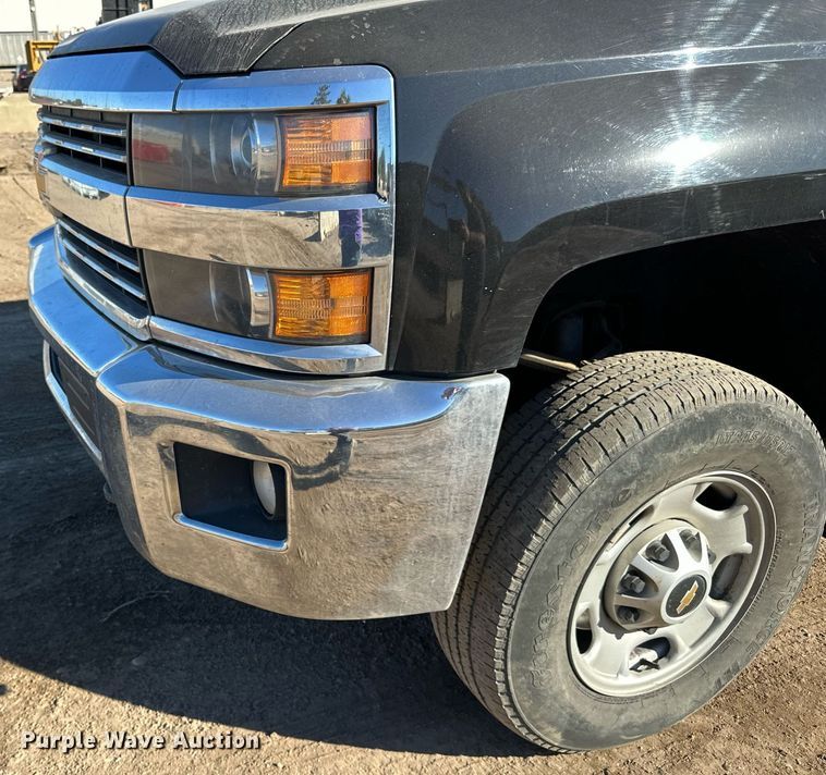 image for item LR9517 2016 Chevrolet Silverado 2500HD Double Cab pickup truck