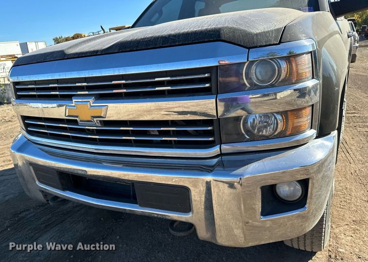 image for item LR9517 2016 Chevrolet Silverado 2500HD Double Cab pickup truck
