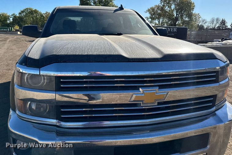 image for item LR9517 2016 Chevrolet Silverado 2500HD Double Cab pickup truck