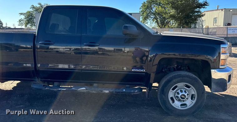 image for item LR9517 2016 Chevrolet Silverado 2500HD Double Cab pickup truck