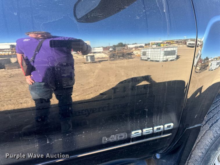 image for item LR9517 2016 Chevrolet Silverado 2500HD Double Cab pickup truck