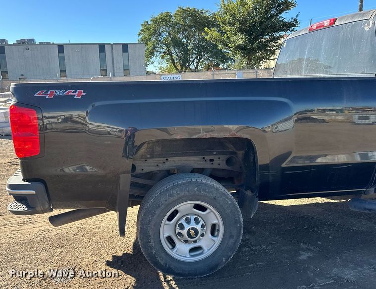 image for item LR9517 2016 Chevrolet Silverado 2500HD Double Cab pickup truck